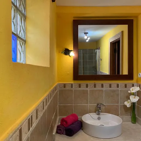 Limones Apartment *